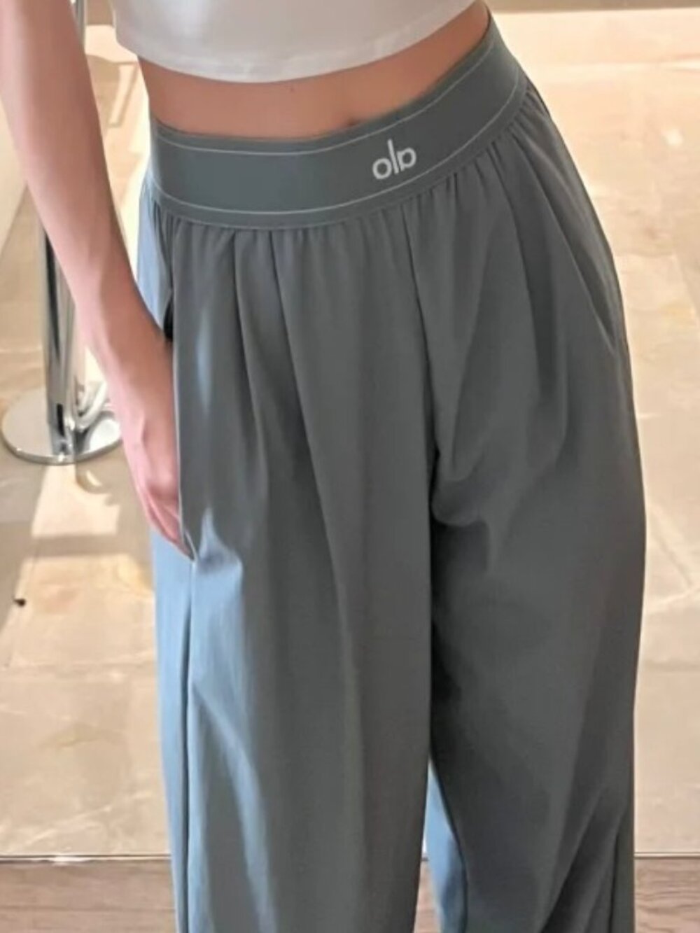 NWT Alo Yoga Suit Up Pants 😜 Steel Grey Wide Leg | Cozy Chic Athleisure Vibe🌷 - Picture 1 of 9